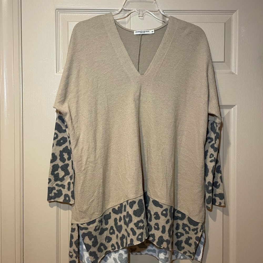 Chance or Fate Tan “Flannel‎ Feel” V-Neck Leopard Print Top w/Side Slits, Size L